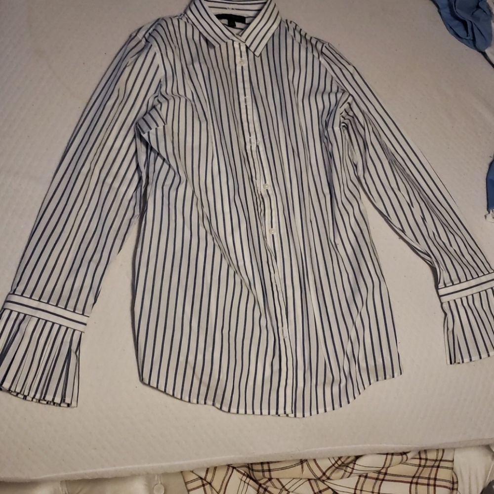 Banana republic flounce sleeve blouse